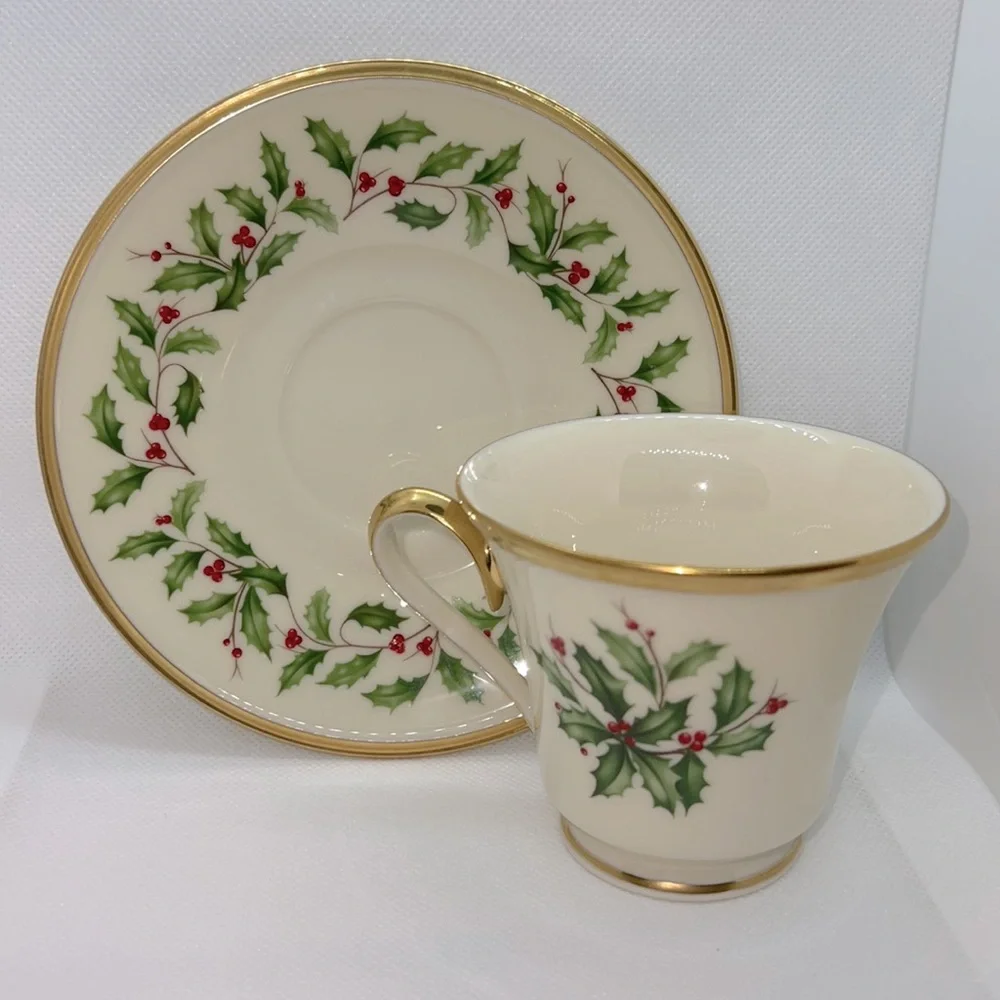 LENOX HOLIDAY FOOTED TEACUP AND SAUCER VINTAGE CHINA HOLLY & BERRIES